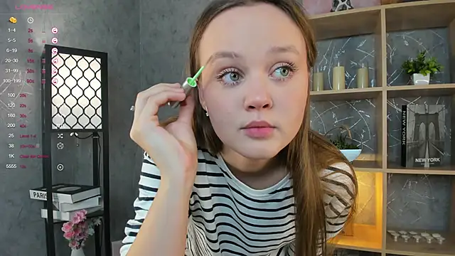 Snapshot of ElenoreReth chatting on 11.12.25 ElenoreReth online show from 11.12.25