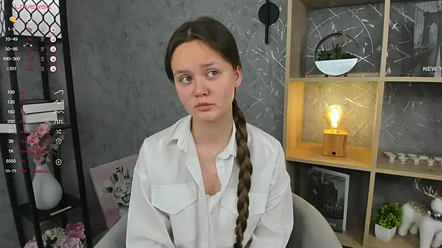 Snapshot of ElenoreReth chatting on 11.21.25 ElenoreReth online show from 11.21.25