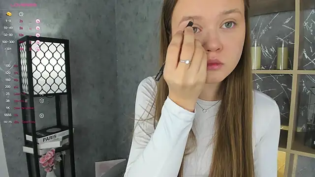 Snapshot of ElenoreReth chatting on 11.24.25 ElenoreReth online show from 11.24.25