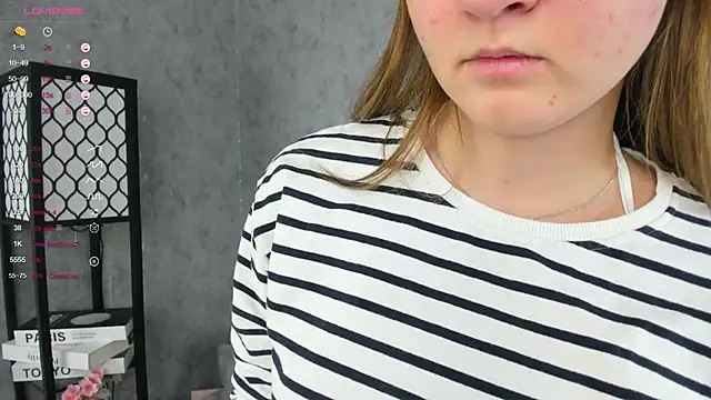 Snapshot of ElenoreReth chatting on 11.25.25 ElenoreReth online show from 11.25.25