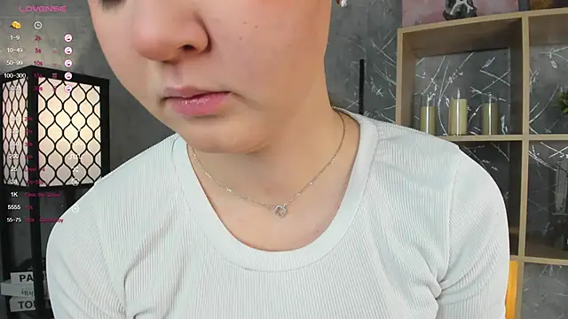 Snapshot of ElenoreReth chatting on 11.26.25 ElenoreReth online show from 11.26.25