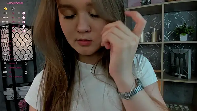 Snapshot of ElenoreReth chatting on 11.28.25 ElenoreReth online show from 11.28.25