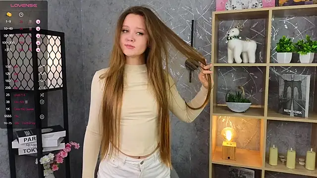 Snapshot of ElenoreReth chatting on 12.18.25 ElenoreReth online show from 12.18.25