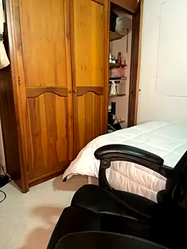 Snapshot of Bleer_Rousse chatting on 10.07.25 Bleer Rousse online show from 10.07.25