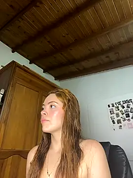 Snapshot of Bleer_Rousse chatting on 10.19.25 Bleer Rousse online show from 10.19.25