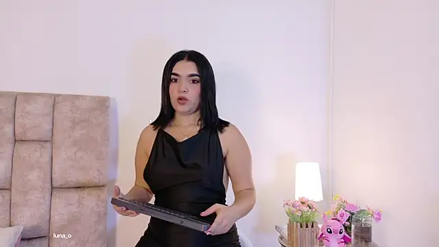 Snapshot of LunaOcampo_ chatting on 11.28.25 LunaOcampo online show from 11.28.25