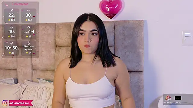 Snapshot of LunaOcampo_ chatting on 12.14.25 LunaOcampo online show from 12.14.25