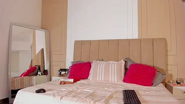 PatriciaFigueroa online show from 11.06.25