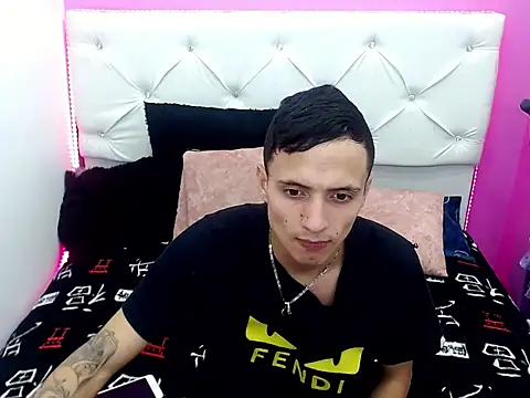 Snapshot of xx-kike-xx chatting on 09.29.25 xx-kike-xx online show from 09.29.25