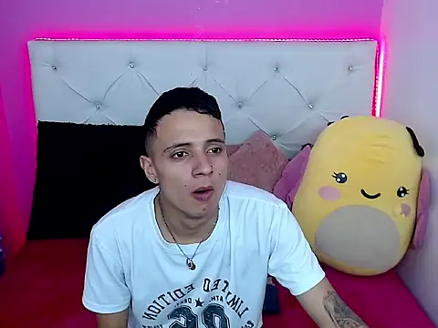 Snapshot of xx-kike-xx chatting on 10.04.25 xx-kike-xx online show from 10.04.25