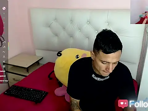 Snapshot of xx-kike-xx chatting on 10.10.25 xx-kike-xx online show from 10.10.25