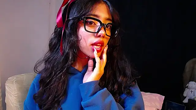 Isis Valen online show from 10.24.25