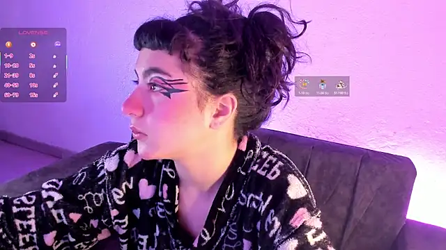 Snapshot of kitty__chs chatting on 10.30.25 kitty chs online show from 10.30.25