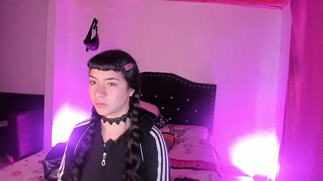 Snapshot of kitty__chs chatting on 12.04.25 kitty chs online show from 12.04.25