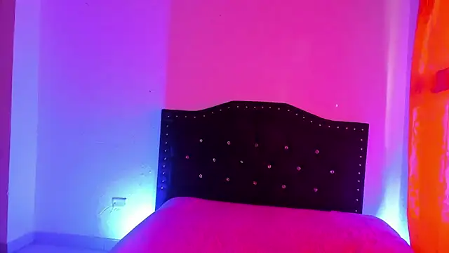 Snapshot of kitty__chs chatting on 12.15.25 kitty chs online show from 12.15.25