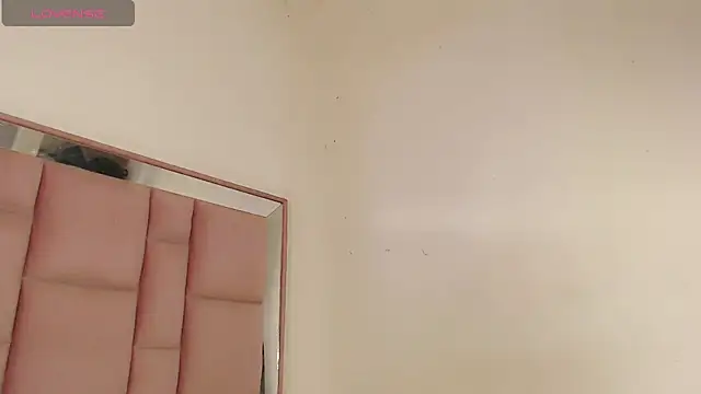 roxanawillts online show from 11.23.25