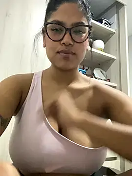 Snapshot of miiabrown18 chatting on 10.18.25 miiabrown18 online show from 10.18.25