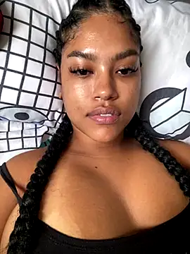 Snapshot of miiabrown18 chatting on 11.03.25 miiabrown18 online show from 11.03.25