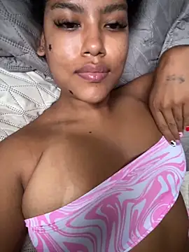 Snapshot of miiabrown18 chatting on 11.24.25 miiabrown18 online show from 11.24.25