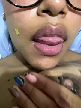 Snapshot of miiabrown18 chatting on 12.14.25 miiabrown18 online show from 12.14.25