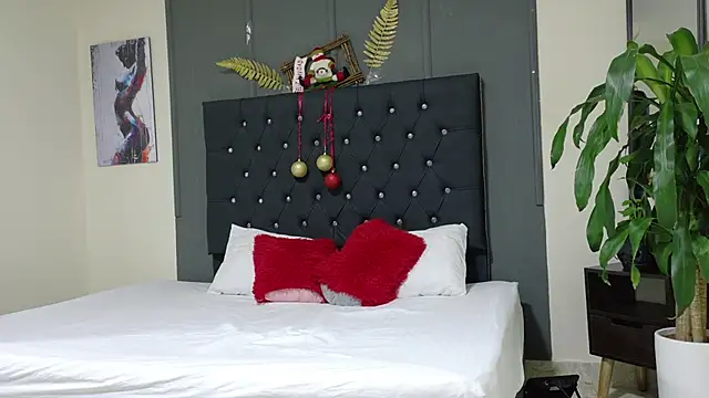 Kataaleya  12 online show from 12.17.25