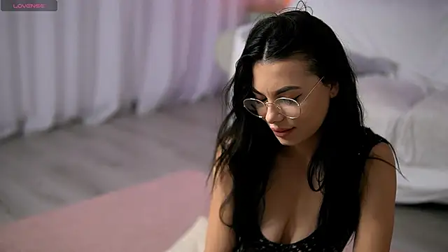 Snapshot of SierraVyx chatting on 09.26.25 SierraVyx online show from 09.26.25