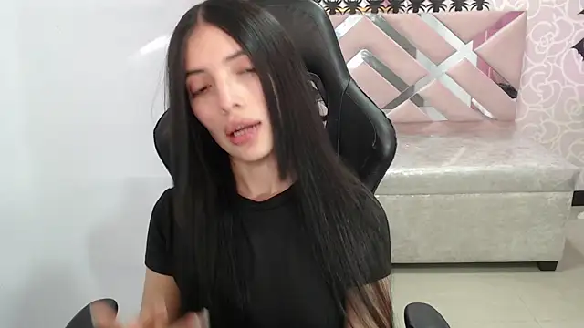 Snapshot of cynthia_ch chatting on 10.29.25 cynthia ch online show from 10.29.25