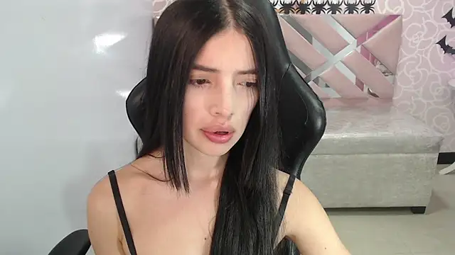 Snapshot of cynthia_ch chatting on 11.02.25 cynthia ch online show from 11.02.25