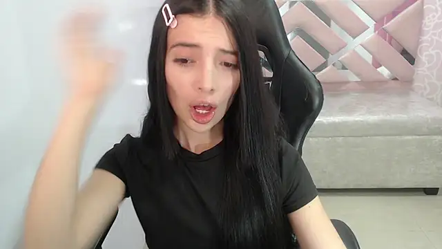 Snapshot of cynthia_ch chatting on 11.09.25 cynthia ch online show from 11.09.25