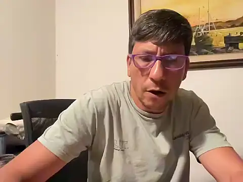 Snapshot of Arioi11 chatting on 10.19.25 Arioi11 online show from 10.19.25