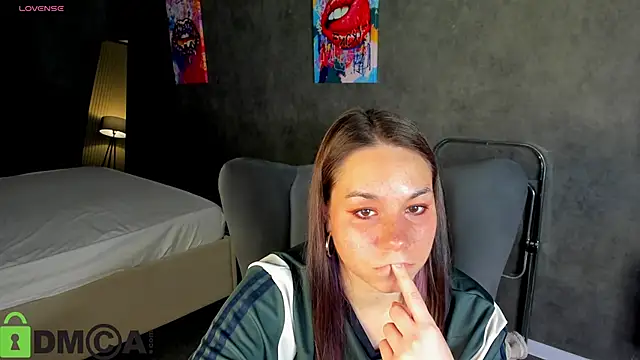 Al1ice Moures online show from 10.28.25