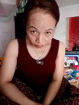 Snapshot of suka-bae chatting on 10.04.25 suka-bae online show from 10.04.25