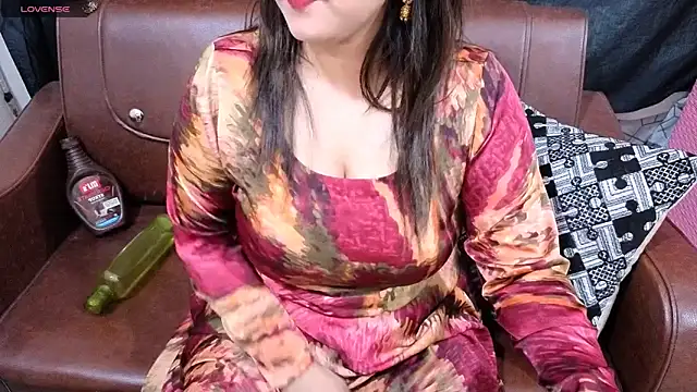 Snapshot of Sanvi-Queen chatting on 12.01.25 Sanvi-Queen online show from 12.01.25