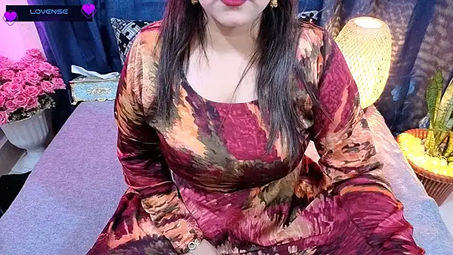 Snapshot of Sanvi-Queen chatting on 12.19.25 Sanvi-Queen online show from 12.19.25