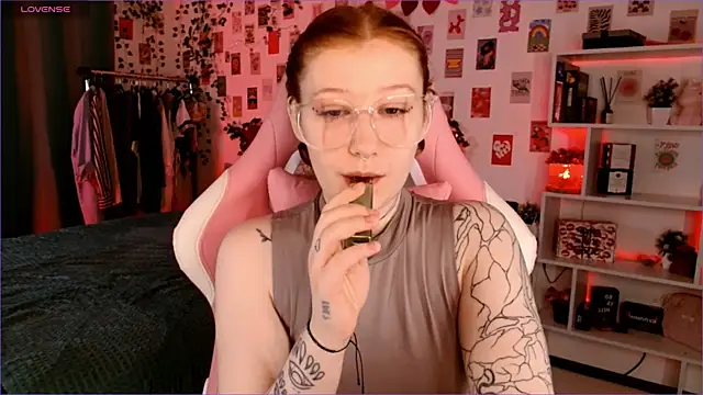 Ayla Hicks online show from 10.12.25