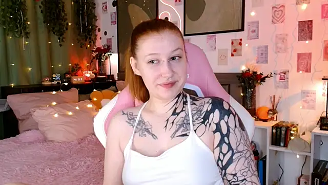 Snapshot of Ayla_Hicks chatting on 07.10.26 Ayla Hicks online show from 07.10.26