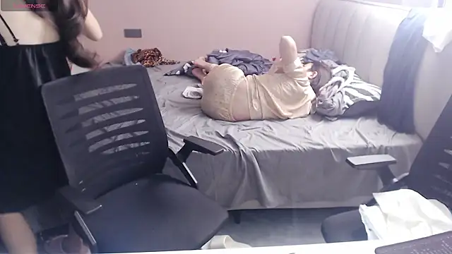 Snapshot of redrose520 chatting on 09.24.25 redrose520 online show from 09.24.25