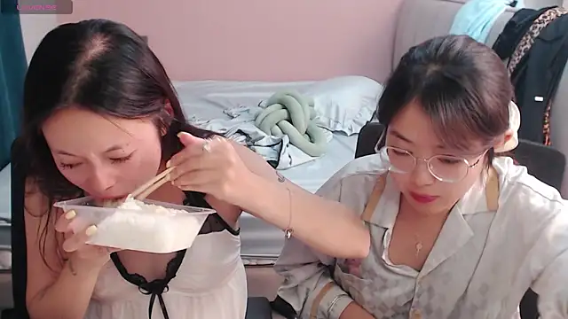 Snapshot of redrose520 chatting on 10.10.25 redrose520 online show from 10.10.25