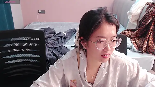 Snapshot of redrose520 chatting on 10.11.25 redrose520 online show from 10.11.25