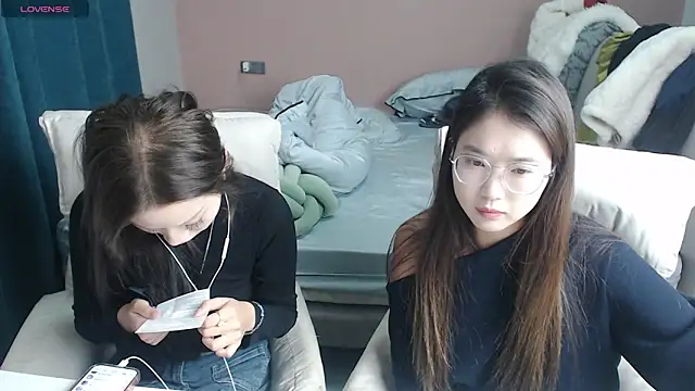 Snapshot of redrose520 chatting on 11.23.25 redrose520 online show from 11.23.25