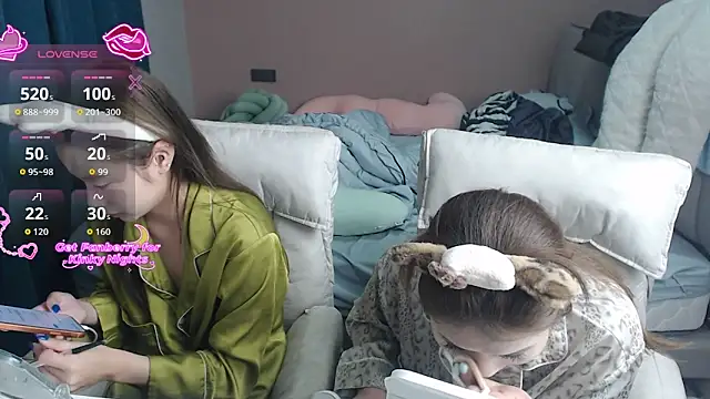 Snapshot of redrose520 chatting on 12.21.25 redrose520 online show from 12.21.25