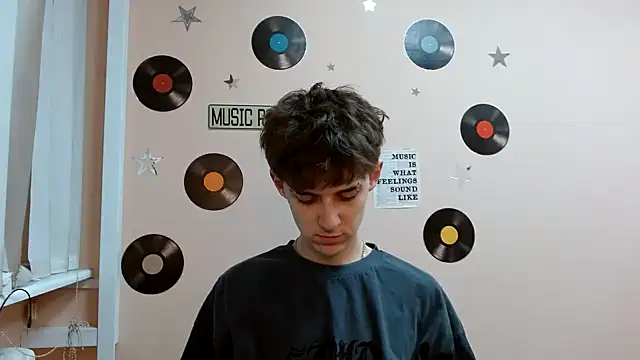 Hoot Dude  online show from 11.07.25