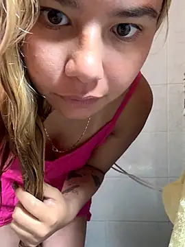 Snapshot of Violettt_hot chatting on 10.06.25 Violettt hot online show from 10.06.25