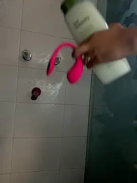 Snapshot of Violettt_hot chatting on 10.21.25 Violettt hot online show from 10.21.25