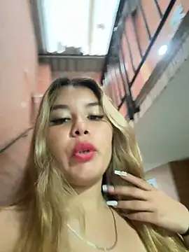 Snapshot of Violettt_hot chatting on 11.04.25 Violettt hot online show from 11.04.25