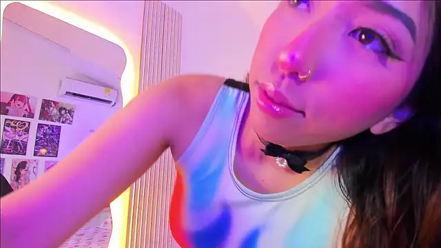 Snapshot of emily__walker chatting on 12.18.25 emily walker online show from 12.18.25