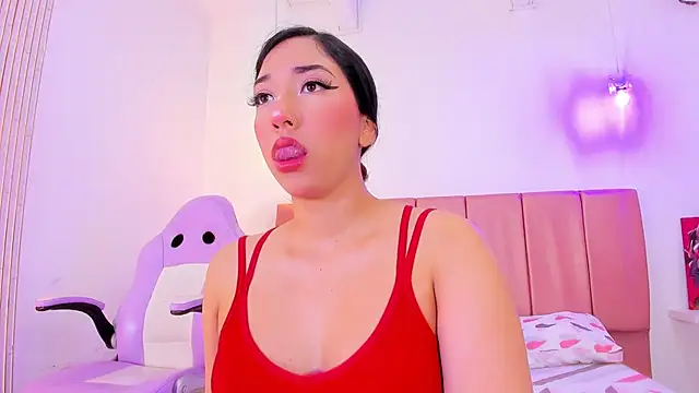 Snapshot of emily__walker chatting on 01.06.26 emily walker online show from 01.06.26