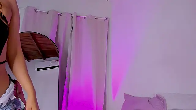 Snapshot of emily__walker chatting on 03.27.26 emily walker online show from 03.27.26