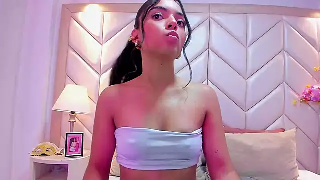 AriaBelles online show from 10.21.25