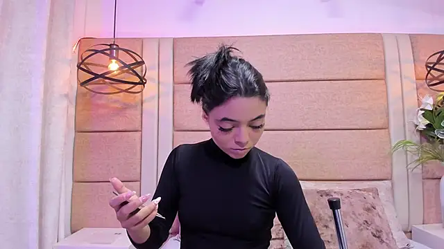 AriaBelles online show from 11.23.25